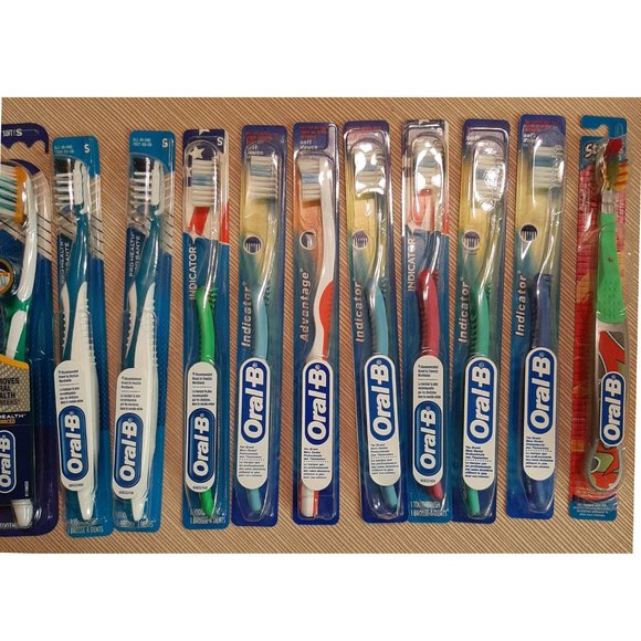 Lot of 17 Toothbrushes - Colgate and Oral-B - including Little Mermaid - Picture 2 of 3